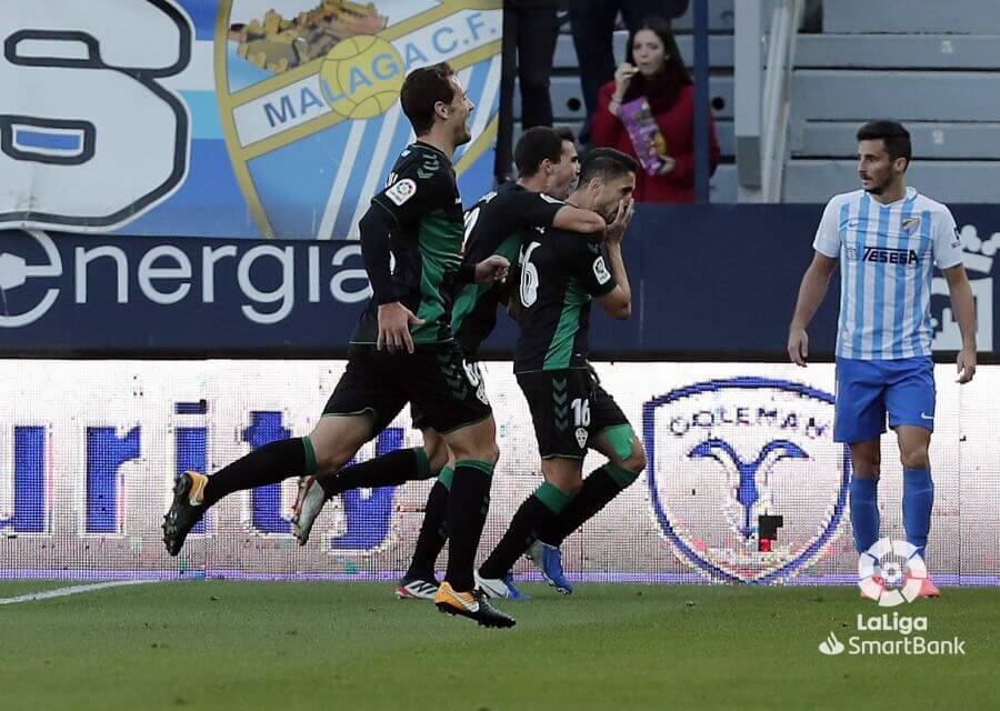 Los jugadores del Elche celebran un gol de Fidel en La Rosaleda / LFP